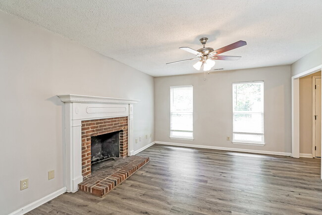 Photo - 2341 Castlecomer Dr
