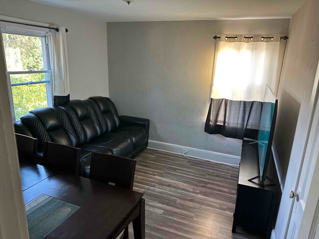 Building Photo - 214 Chamberlain Ave