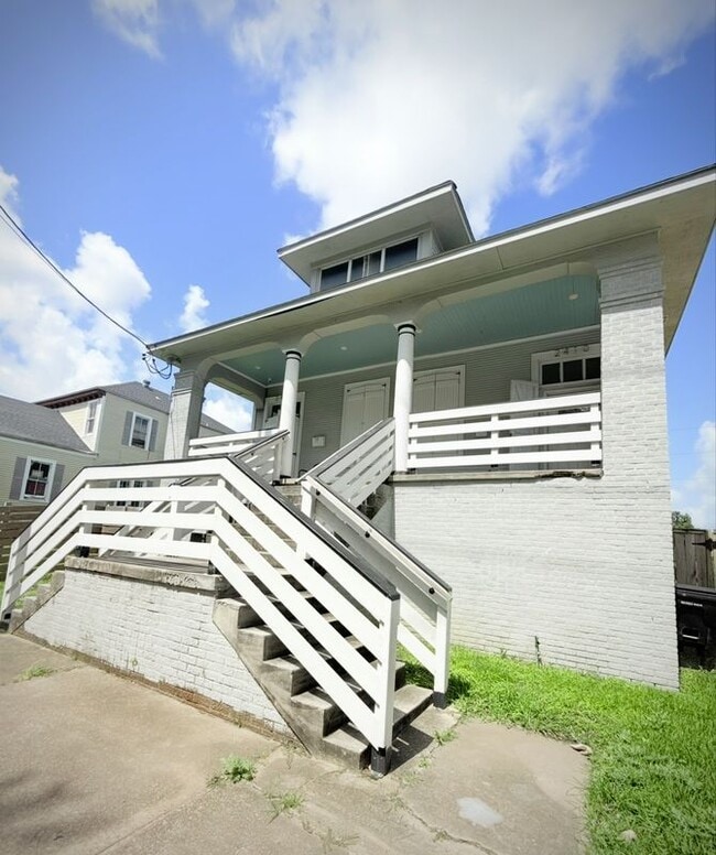 Building Photo - 2410 Franklin Ave Rental