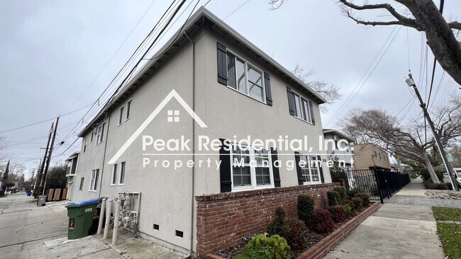 Building Photo - 2212 26th St Unit #2