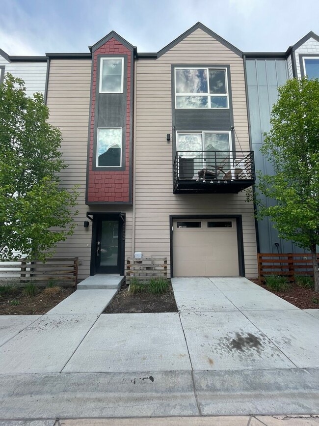 Building Photo - Lakewood Living Redefined: Stylish Three-Bedroom Townhome in West Line Village!!!