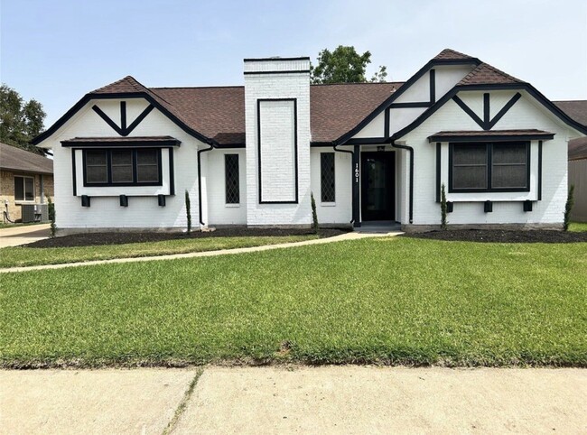 Building Photo - 1601 Washington Dr