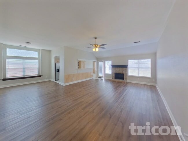 Photo - 709 Flagstone Way