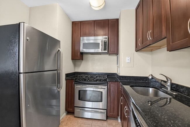 Photo - Light-filled 1Bd/1Bth in West End Condos in Alexandria! Unit 503