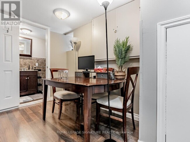 Photo - 229 Winona Dr Unité Lower