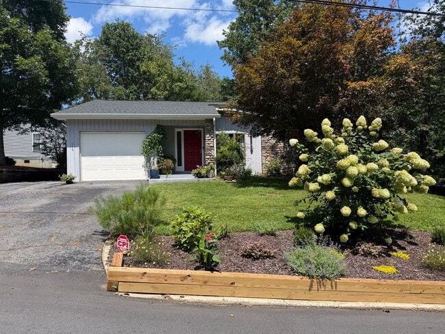 Photo - 110 Aurora Dr