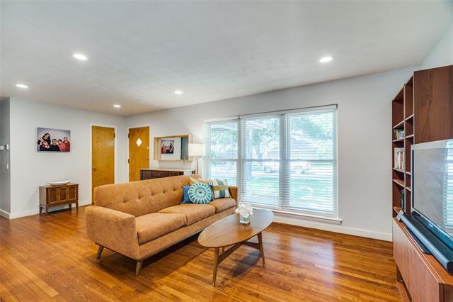 Photo - 9222 Livenshire Dr
