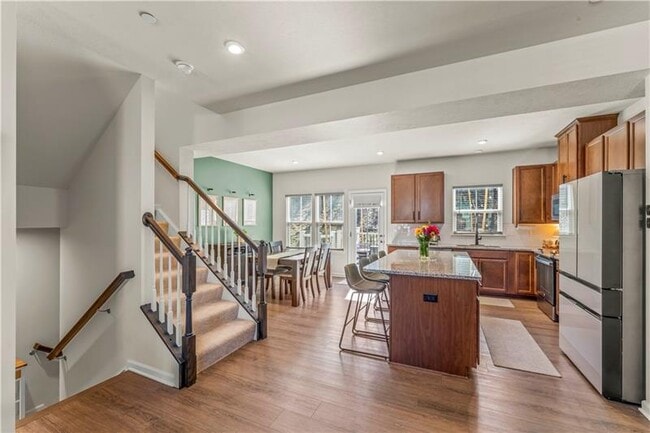 Photo - 484 Greenwood Dr