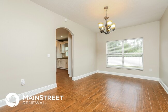 Photo - 207 Taranto Way