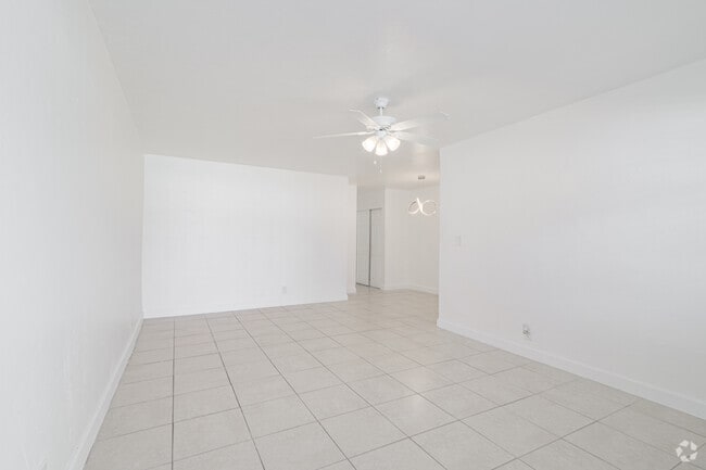 1BR, 1BA - 712SF