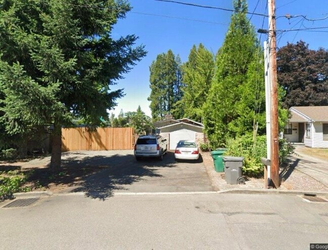 Building Photo - 1005 NE Newall Rd