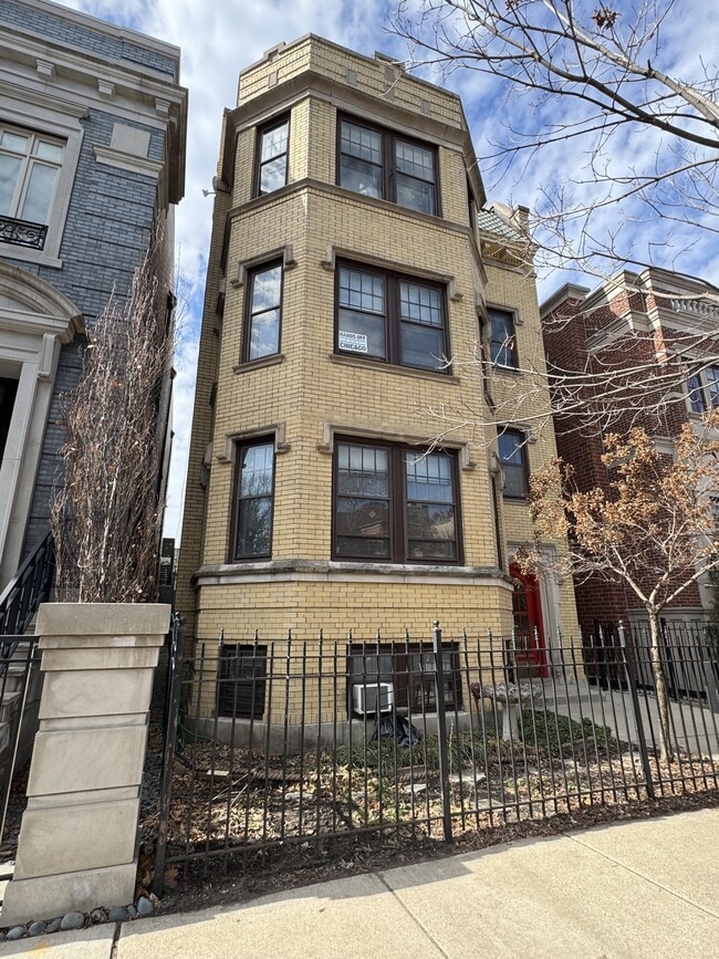 Building Photo - 3746 N Wayne Ave Unit 3746 - G