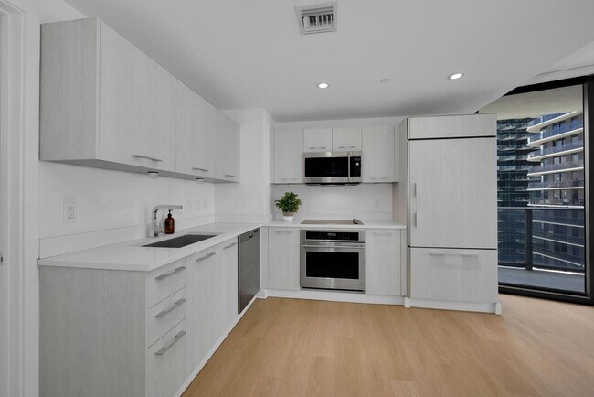 Photo - 45 SW 9th St Unidad 2101