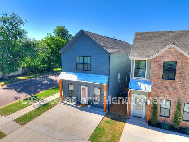 Building Photo - 600 W 2nd St