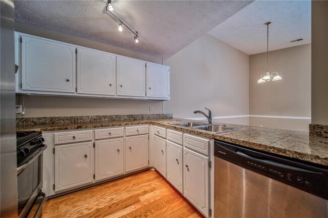 Photo - 215 Arbor Wy