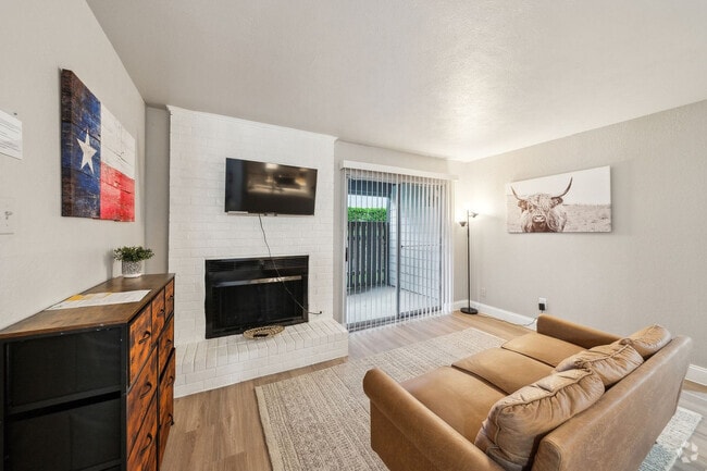 Building Photo - 210 W Tarrant Rd Rental