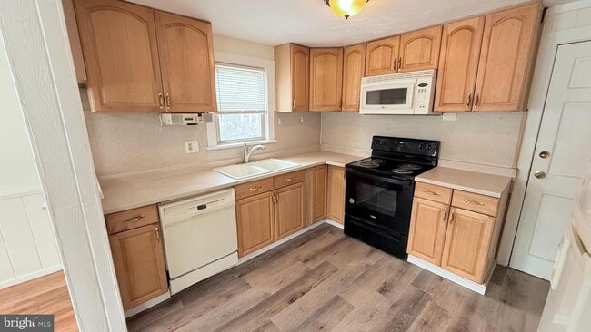 Photo - 470 Connecticut Ave