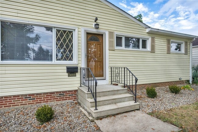 Building Photo - 24000 Knickerbocker Rd