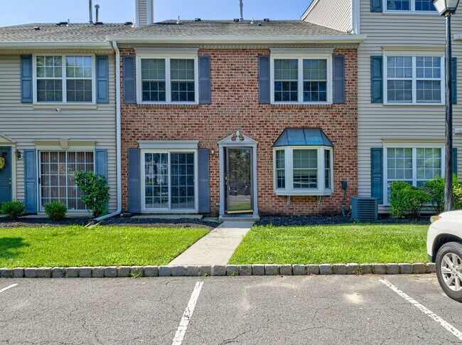 Building Photo - 96 Versailles Ct