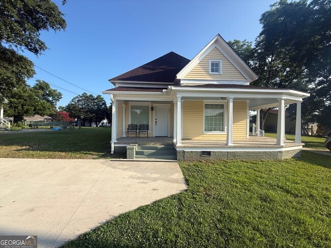 Photo - 331 College St