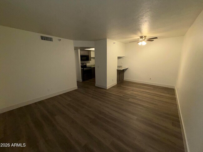 Photo - 17 E Ruth Ave Unidad 305