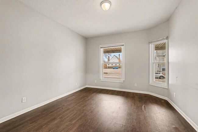 Photo - 49 National Ave NW