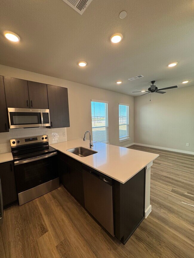 Photo - 200 White Water Dr Unidad 816