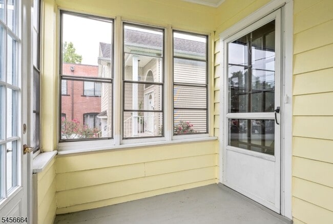 18 Lincoln Ave