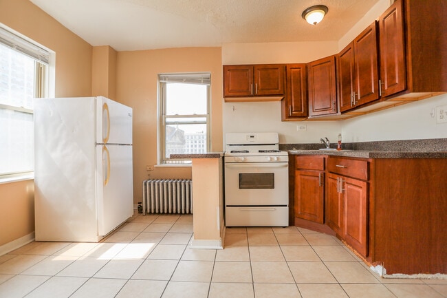 Building Photo - 911 W Lawrence Ave Unit #408