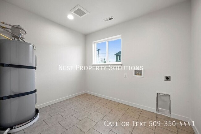 Photo - 215 W 1st St Unit 14