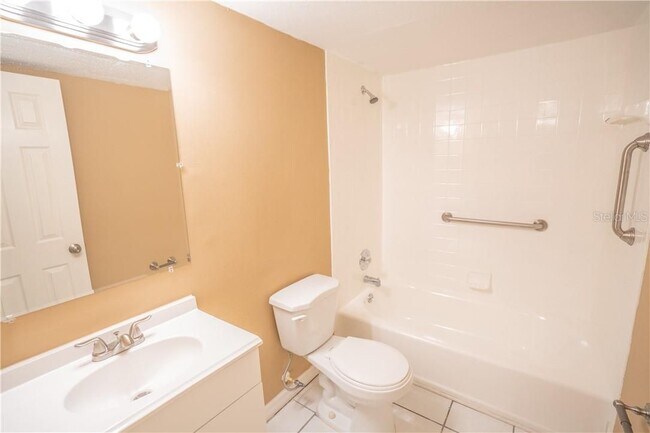 Photo - 914 Lake Destiny Rd