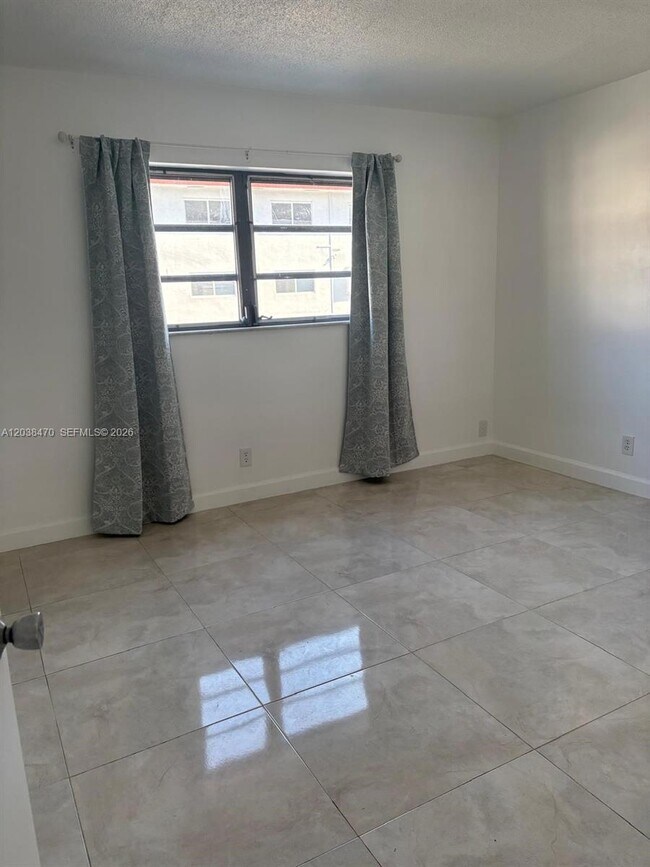 Photo - 541 Blue Heron Dr Unit 215
