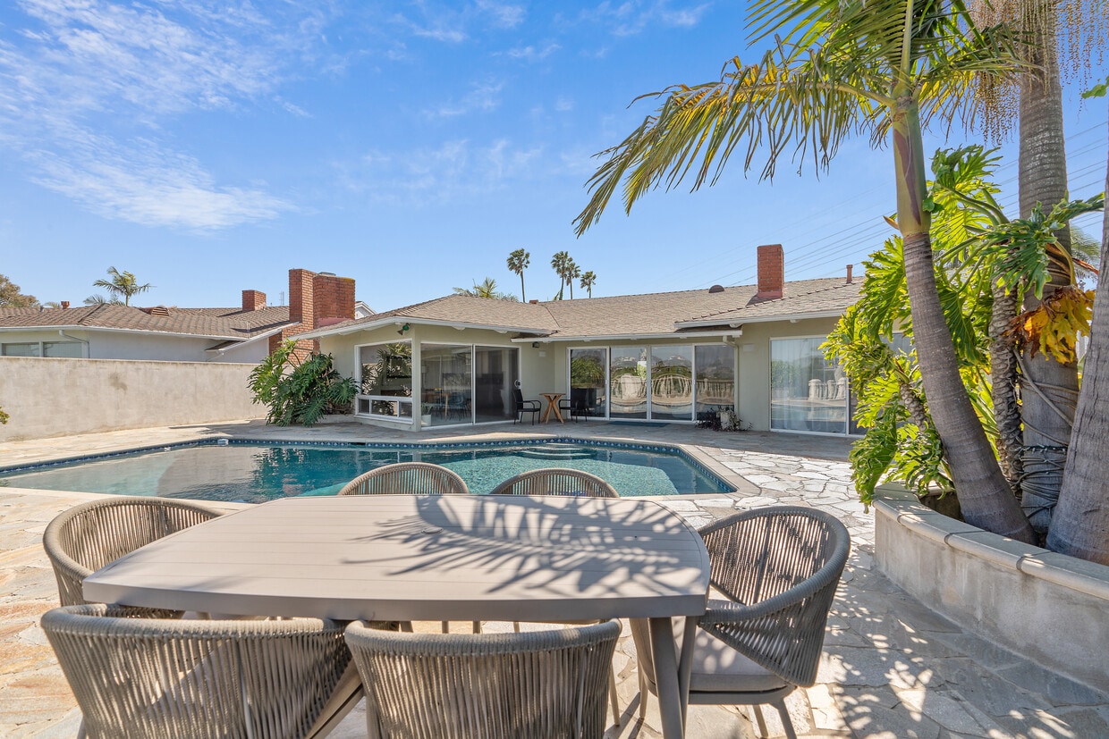 Photo - 4246 S Cloverdale Ave (Los Angeles, CA)