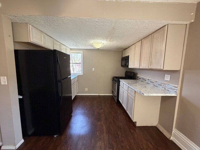 Photo - 421 Allyn St Unit 2