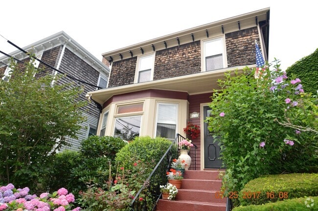Building Photo - 616 Thames St Unit 1 Rental