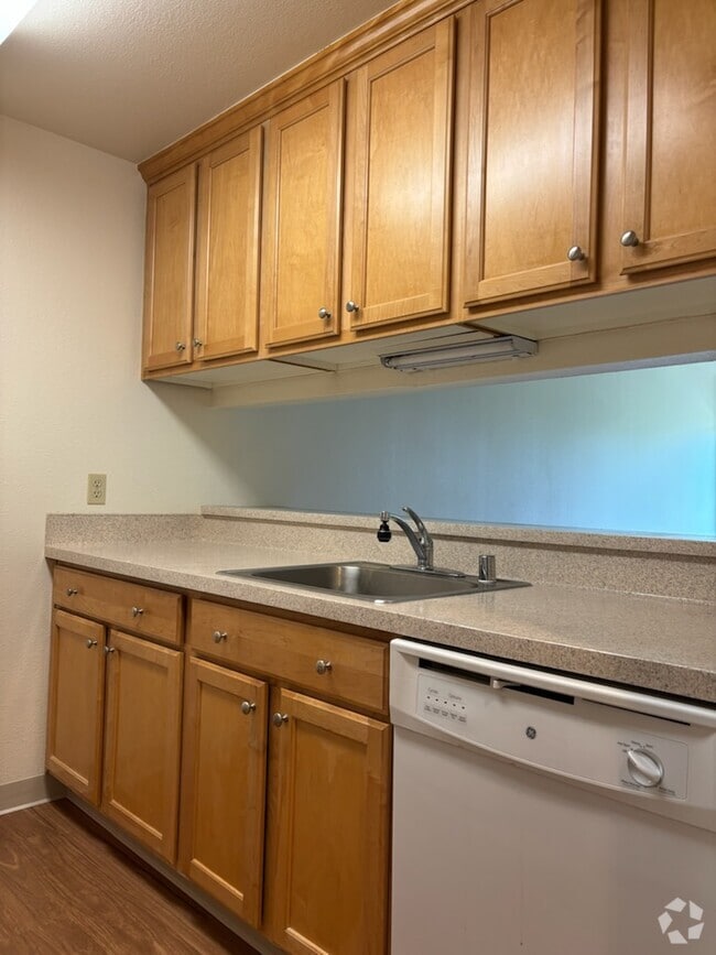 Kitchen - Pinehurst Apartments