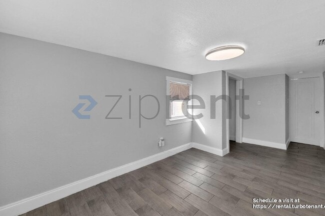 Photo - 9402 N 16th St