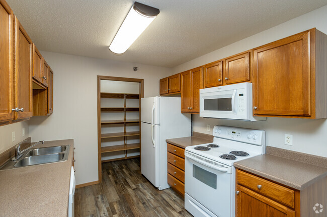 2BR, 1BA - 1020SF - Kitchen - Eastern Hills Apartments