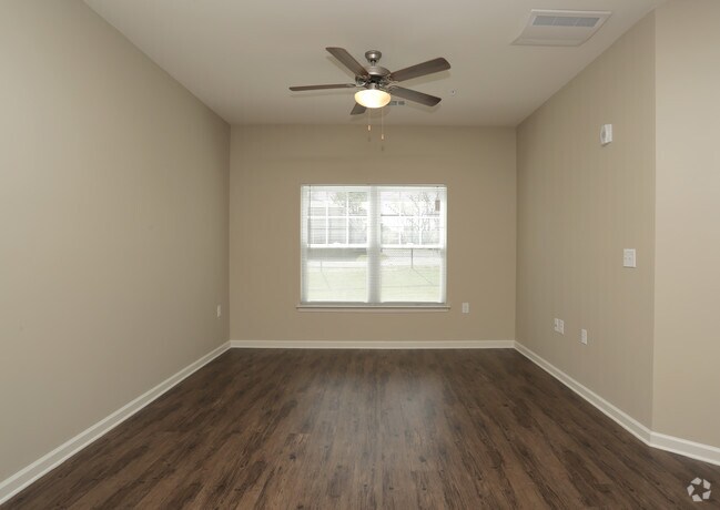 1BR, 1BA - 650 SF