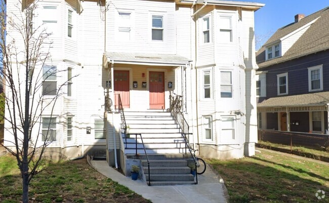 Building Photo - 101 Summer St Unit 3 Rental