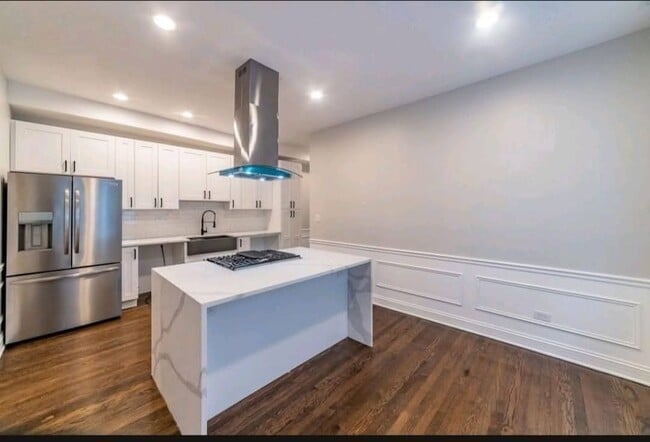 Photo - 5824 S Michigan Ave