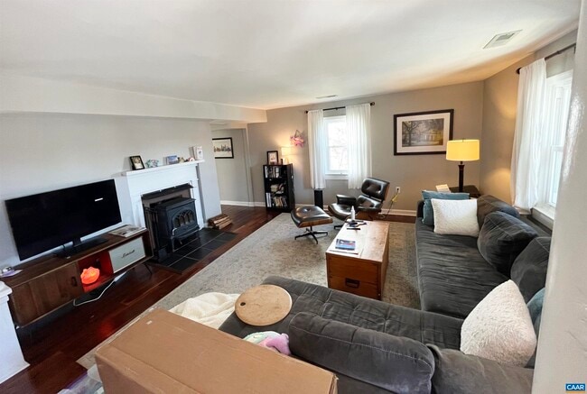Photo - 211 5th St NW