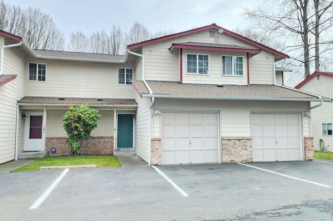 Everett Townhome / 2 Bedroom / 2.5 Baths - Everett Townhome / 2 Bedroom  / 2.5 Baths