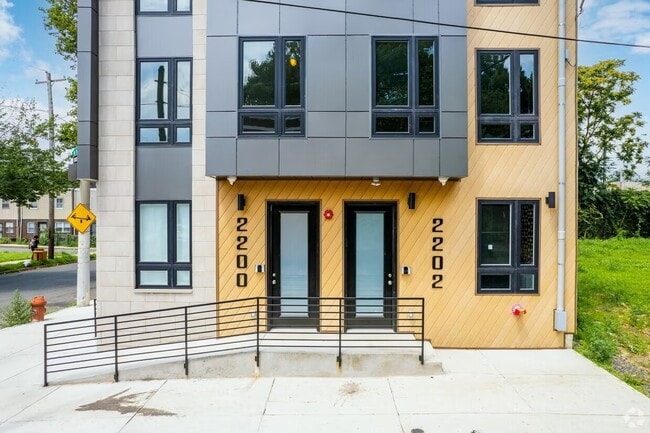 Building Photo - 2200 N 11th St Unit 4C Rental