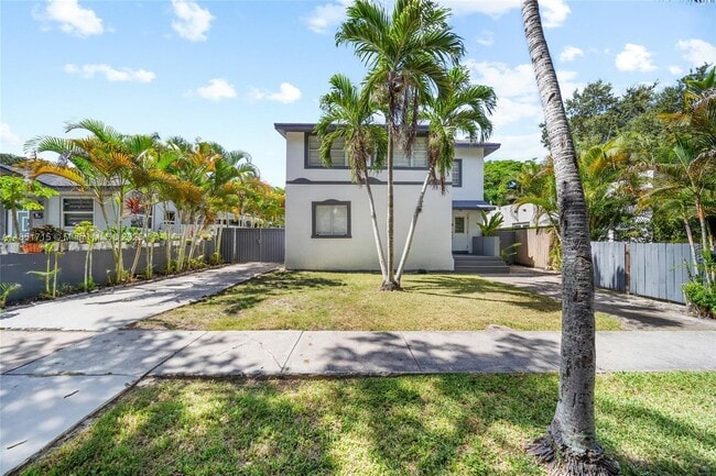 Building Photo - 1520 SW 11th Terrace Unit B Rental