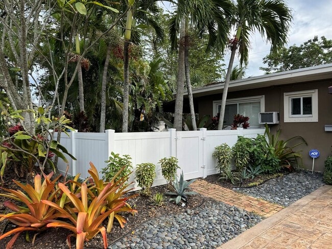 Photo - 2417 NE 15th Ave Casa