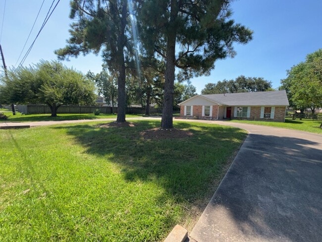 Building Photo - 30707 Martens Rd Rental