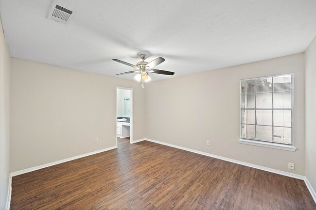 Photo - Lovely 3 Bedroom 2 Bath Duplex Home with Totally Private Backyard with Nice Wooden Privacy Fence!!