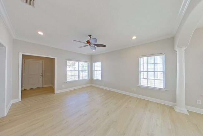 Photo - 303 Summercreek Cove