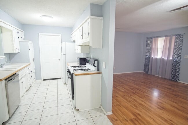 Photo - 224 E Cherry Ave